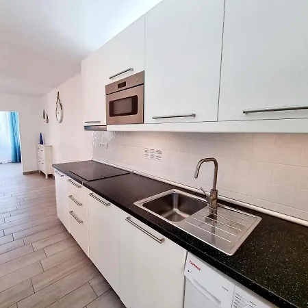 Norma 8 Playa Roca Costa Teguise