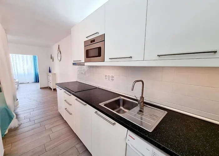 Norma 8 Playa Roca Costa Teguise